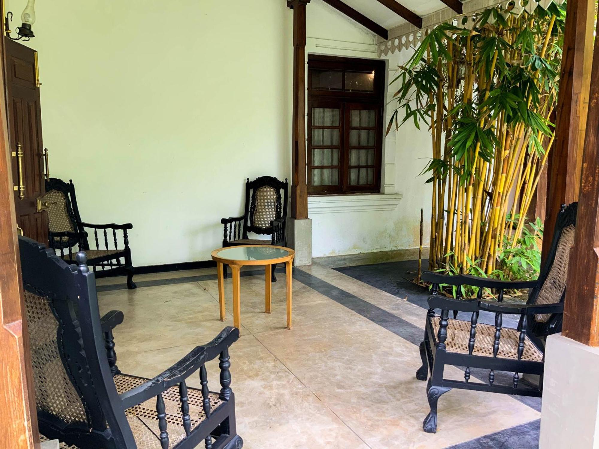 Headman House Antique Villa - A Seaside Royal Stay Ahangama Eksteriør billede
