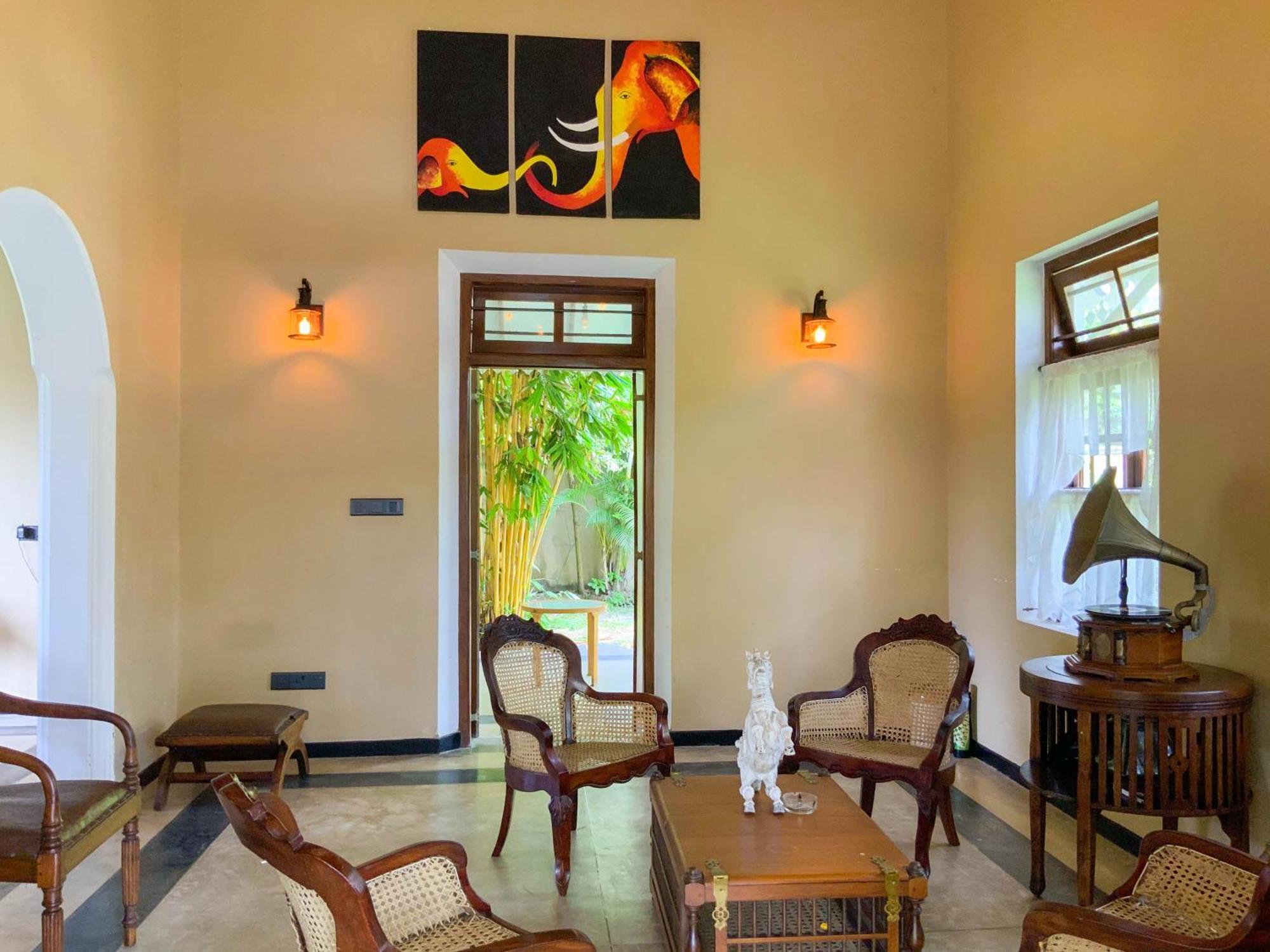 Headman House Antique Villa - A Seaside Royal Stay Ahangama Eksteriør billede