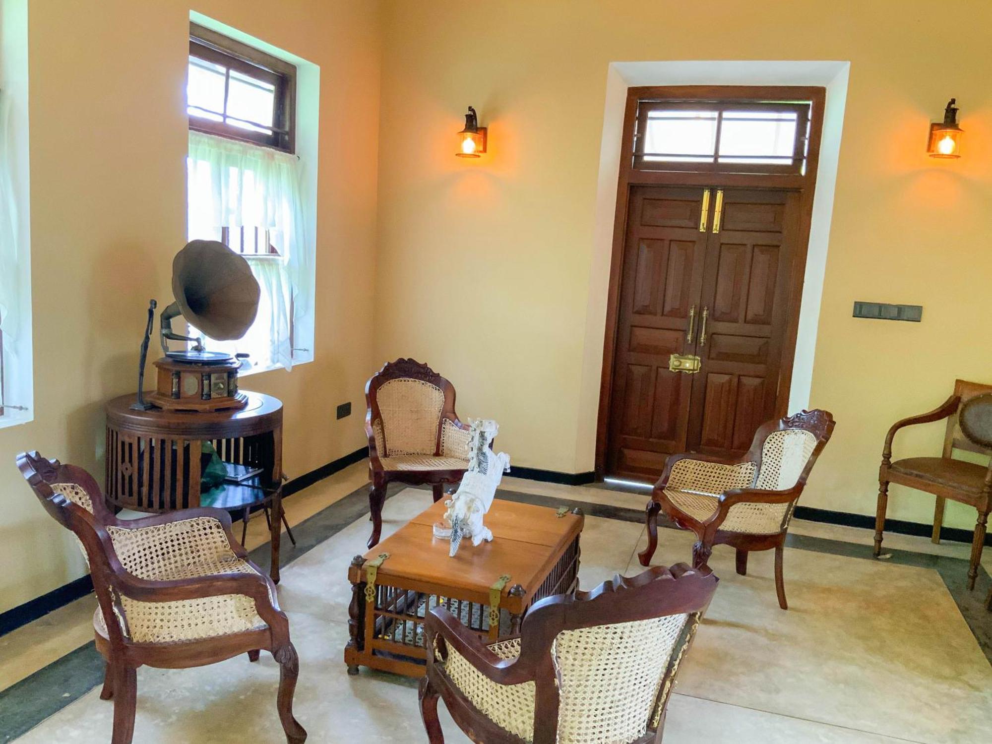 Headman House Antique Villa - A Seaside Royal Stay Ahangama Eksteriør billede