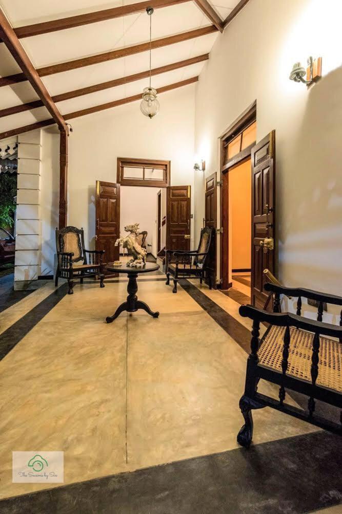 Headman House Antique Villa - A Seaside Royal Stay Ahangama Eksteriør billede