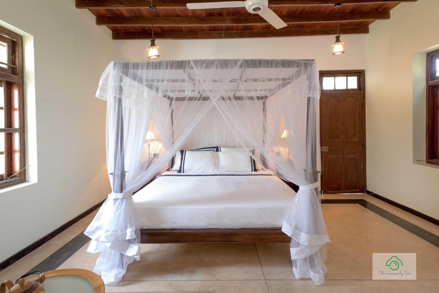 Headman House Antique Villa - A Seaside Royal Stay Ahangama Eksteriør billede